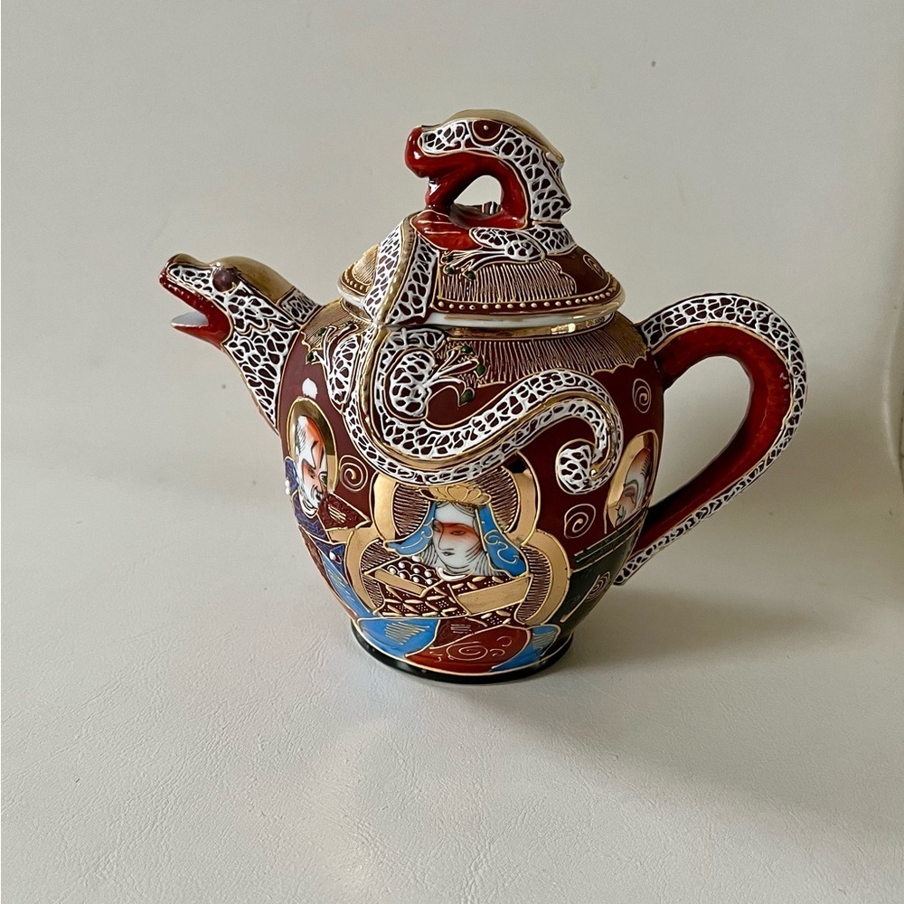 Japanese Kutani Moruage Dragon ware teapot